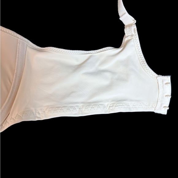 COPY - Bali Beige Underwire Smoothing Bra 42C - Picture 4 of 5